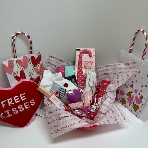 Valentine’s Day Women’s Gift Set - Picture 6 of 7